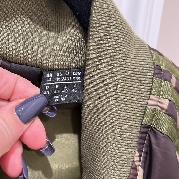 Adidas x Pharrell Williams CAMO puffer size M - Picture 2 of 3